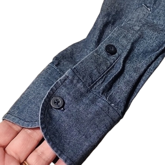 UNTUCKit Chambray Denim Button Down Shirt S M Jeans - Picture 8 of 11